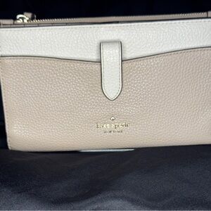 Kate Spade XL Two-Tone Wallet Wristlet – Tan & White – New Without Tags